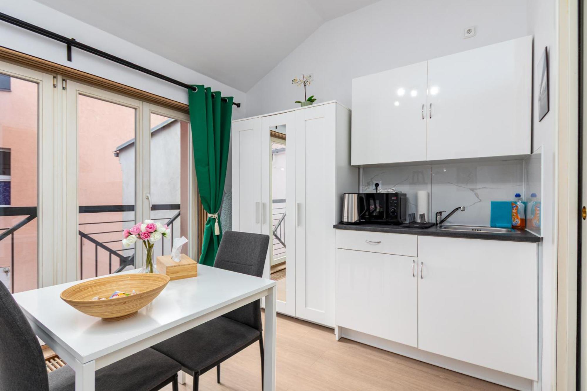 Penzion Private Retreat Close To Stations In 3 *